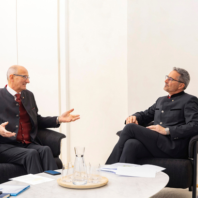 Landeshauptmann Anton Mattle (li.) und Südtirols Landeshauptmann Arno Kompatscher im Gespräch.